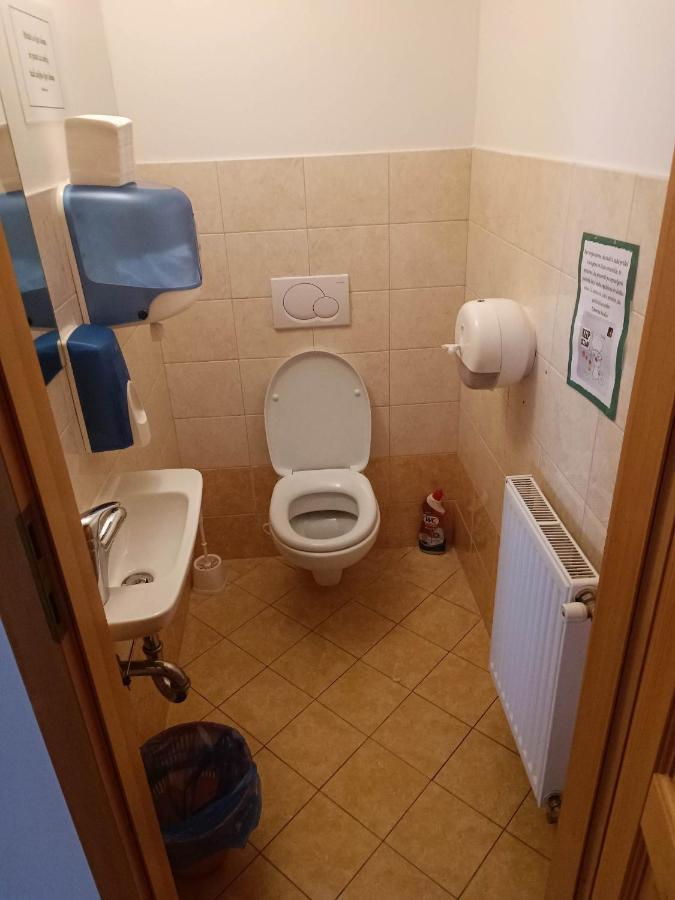 Valvasorjev Dom Pod Stolom Hostel Zirovnica Buitenkant foto